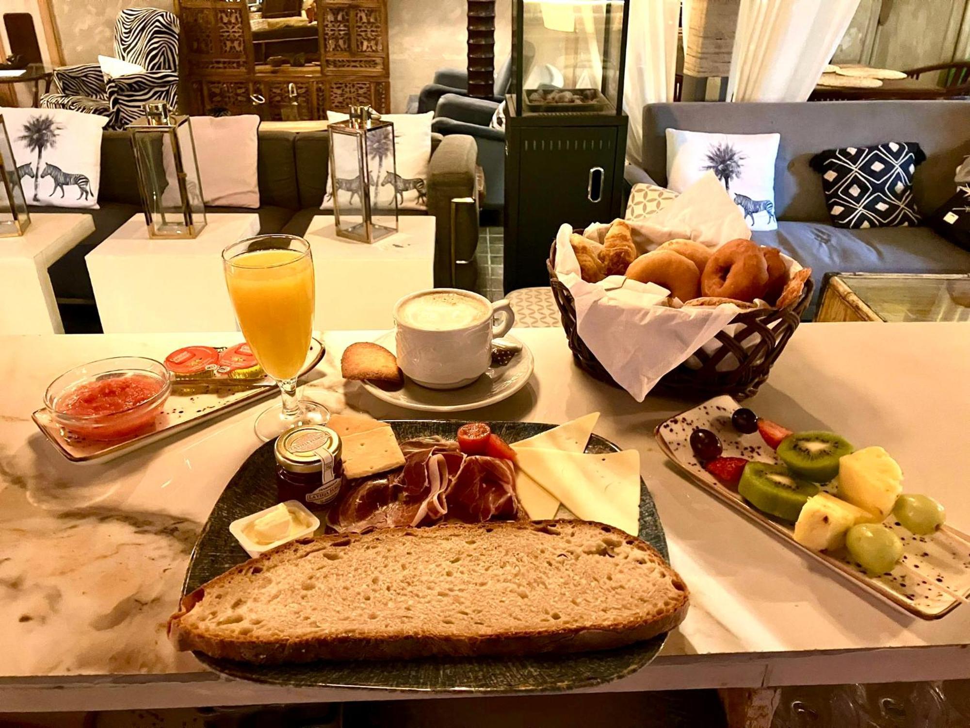 Hotel Life Gran Via Madrid Bagian luar foto